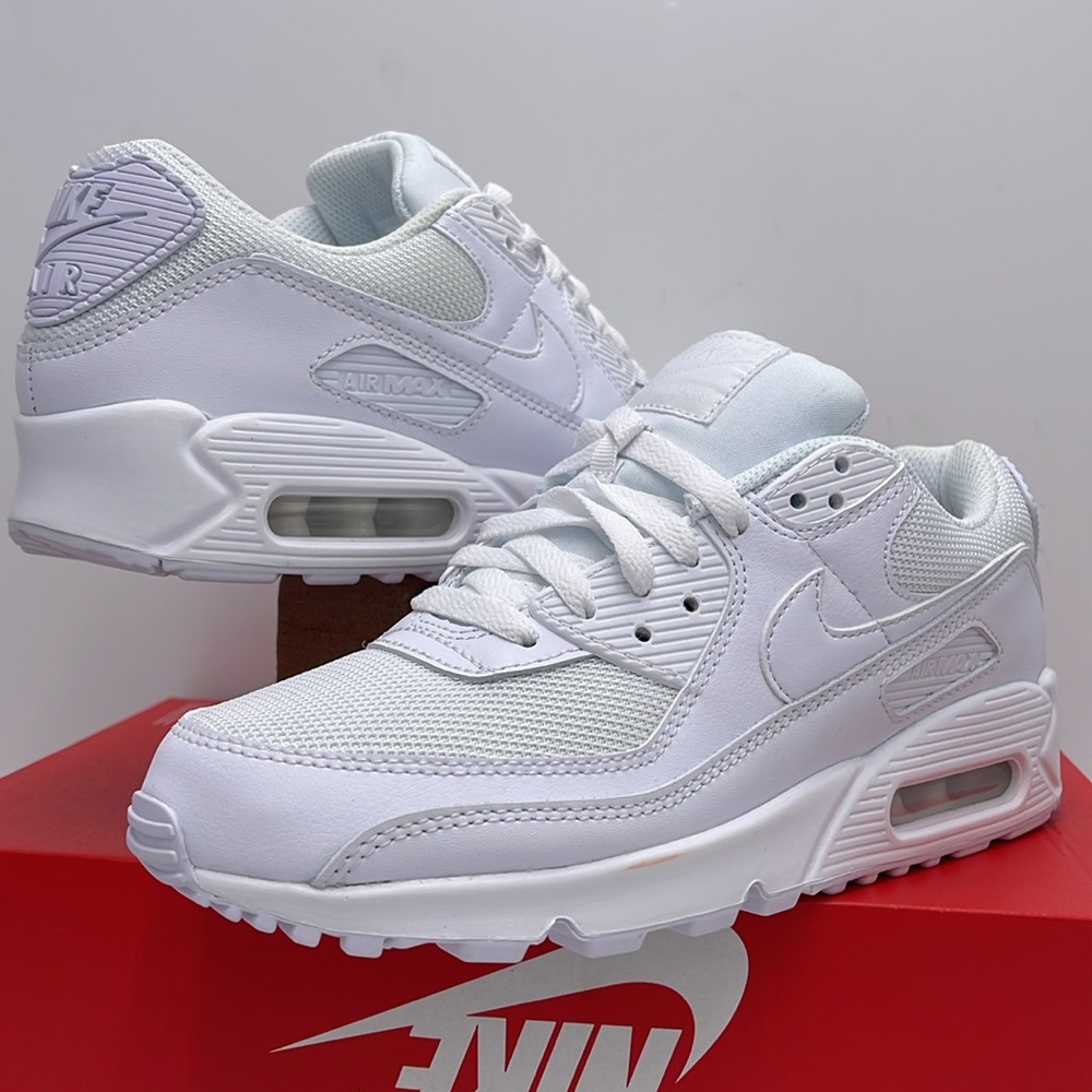 Nike WMNS 2020 Air Max 90 'Triple White'
Sneakers - Picture 11 of 16